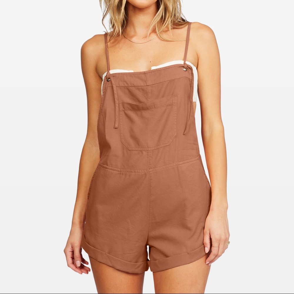 Billabong overall shorts (new)
